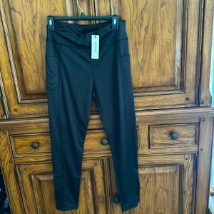 NWT Three Birds Nest women’s leggings black side pocket.